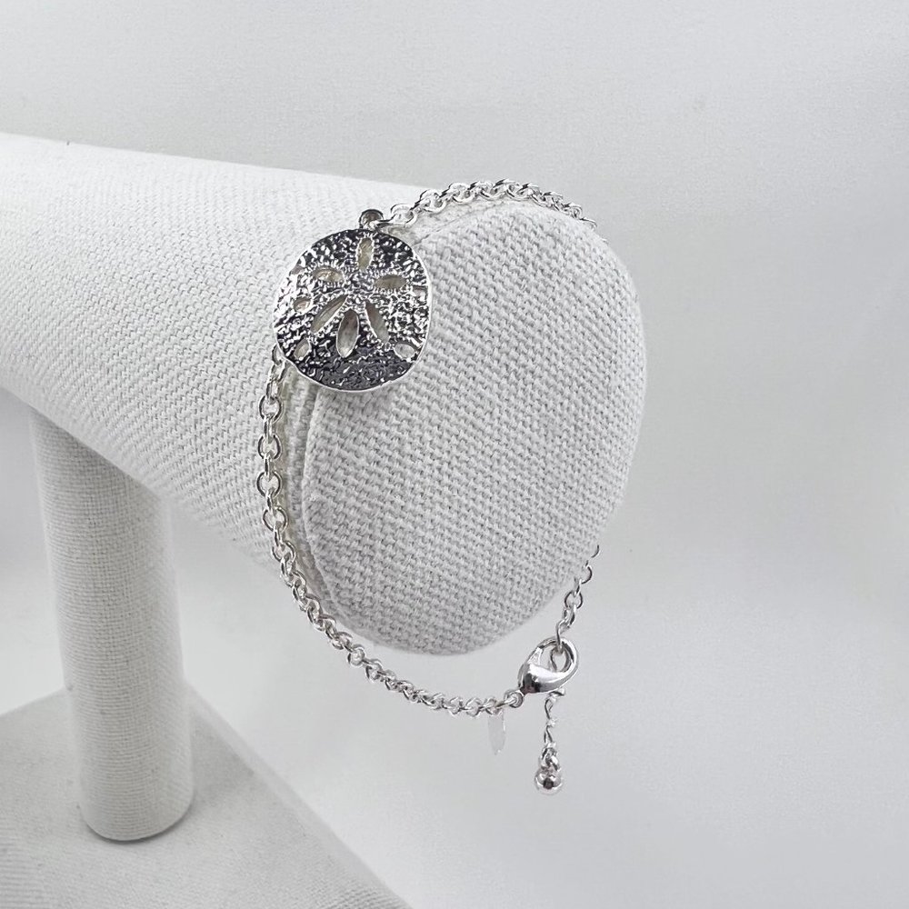 SHB Avon - Sand Dollar Charm Shiny Silver Tone 7” Bracelet - Picture 2 of 7